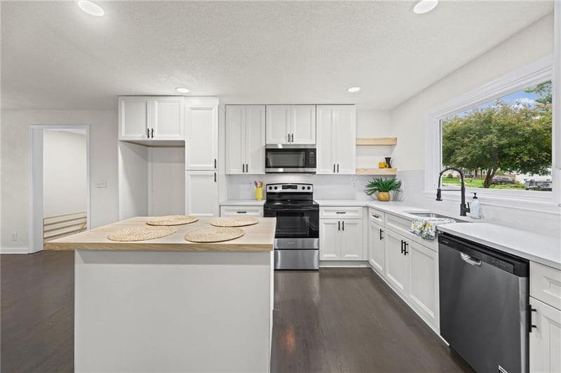 9905 E 71st Ter, Raytown, MO 64133