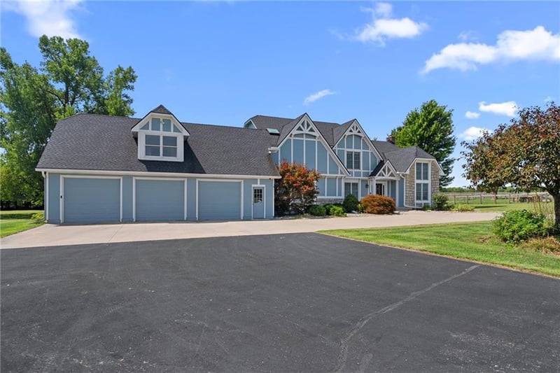 16935 W 175th St, Olathe, KS 66062