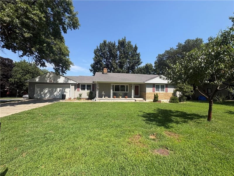2109 SW Walnut St, Blue Springs, MO 64015