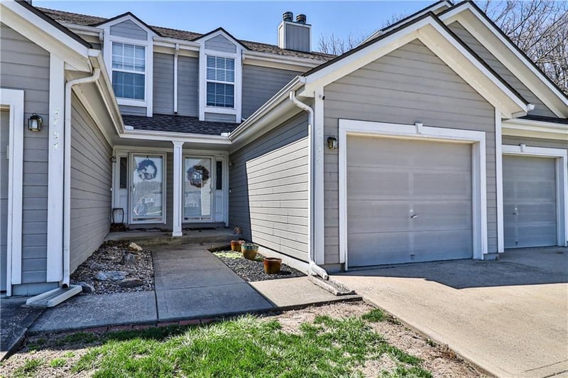 5792 NW Plantation Cir, Lee's Summit, MO 64064