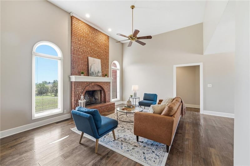 27290 Stephanie Ln, Weston, MO 64098