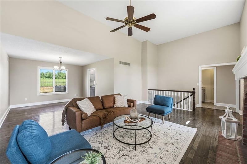27290 Stephanie Ln, Weston, MO 64098
