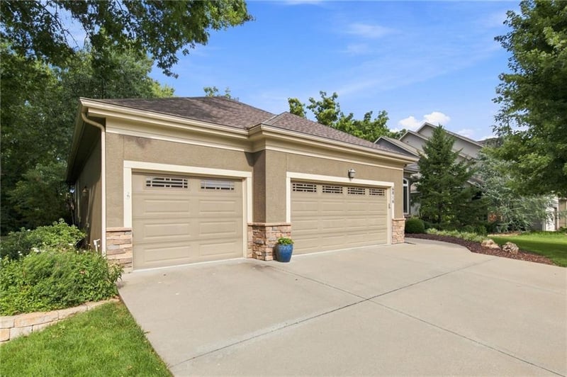6816 Longview St, Shawnee, KS 66218