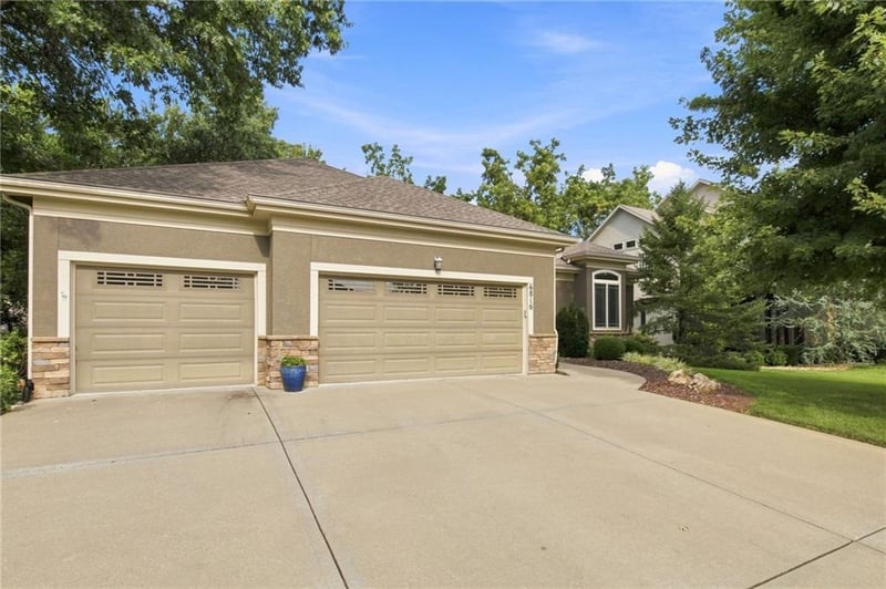 6816 Longview St, Shawnee, KS 66218