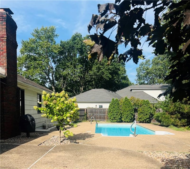 7500 W 99th Ter, Overland Park, KS 66212