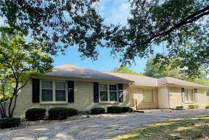 7500 W 99th Ter, Overland Park, KS 66212