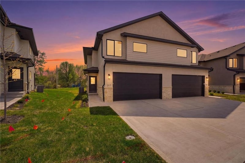 206 NW Orchard Ct, Lee's Summit, MO 64063