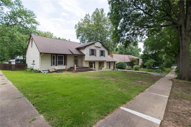 11209 Walnut St, Kansas City, MO 64114