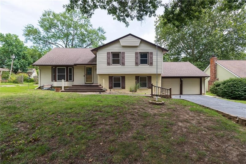 11209 Walnut St, Kansas City, MO 64114