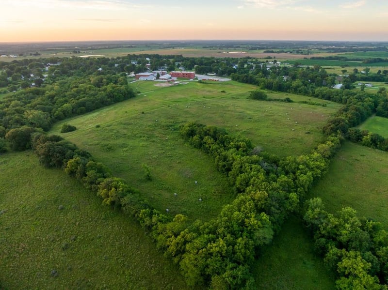 18.4 Maple St, Winston, MO 64689