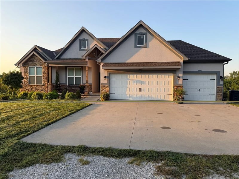 1404 SE Bush Rd, St Joseph, MO 64504