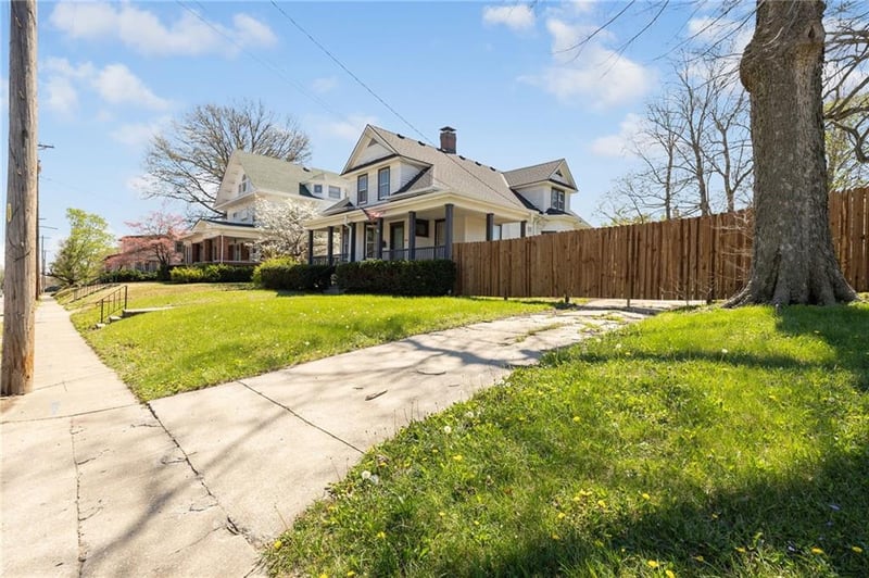 312 E Gay St, Warrensburg, MO 64093