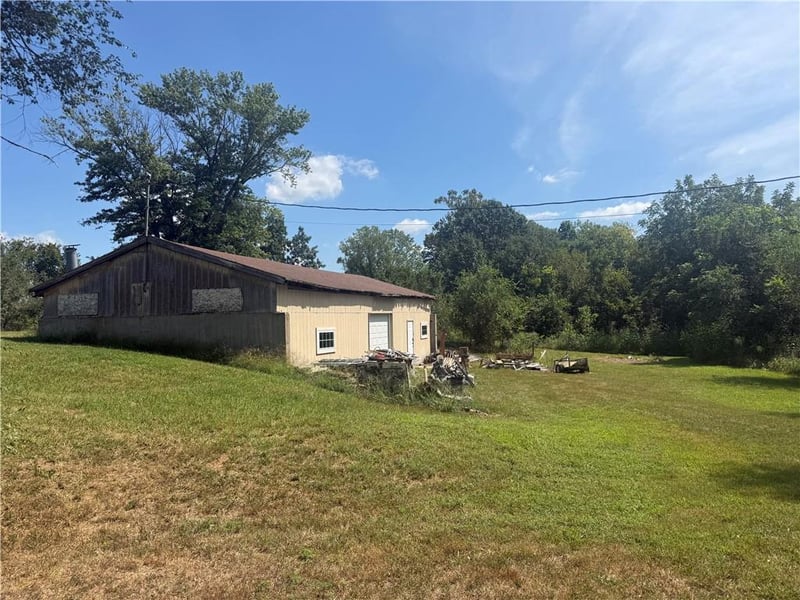 1886 Shawnee Rd, Ottawa, KS 66067