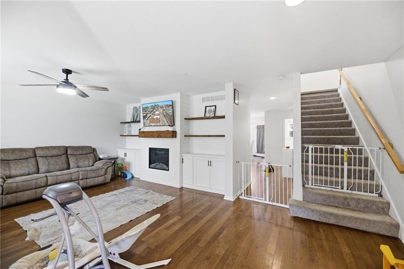 8 Westwood Cir, Ottawa, KS 66067