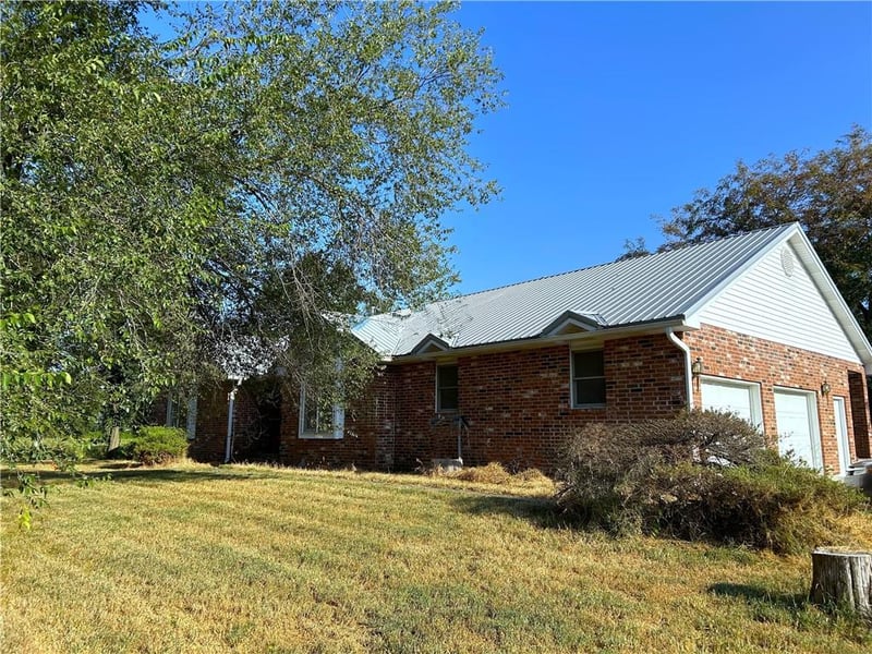 905 W Main St, Sheldon, MO 64784