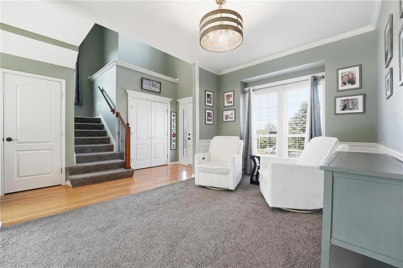 805 N Cherry Ln, Smithville, MO 64089