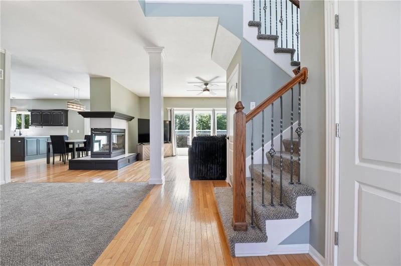 805 N Cherry Ln, Smithville, MO 64089