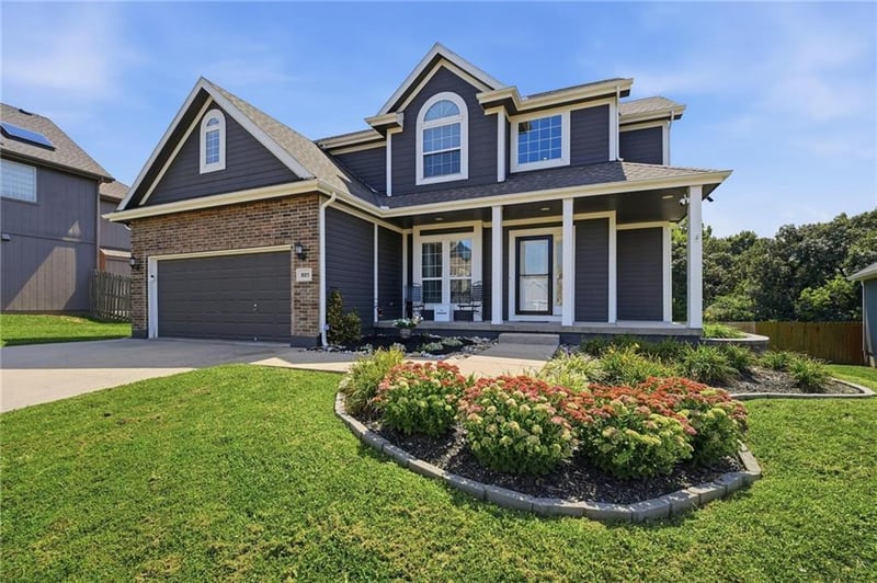 805 N Cherry Ln, Smithville, MO 64089