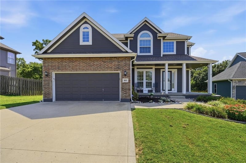 805 N Cherry Ln, Smithville, MO 64089