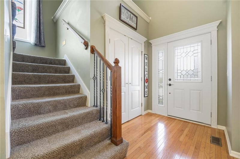 805 N Cherry Ln, Smithville, MO 64089