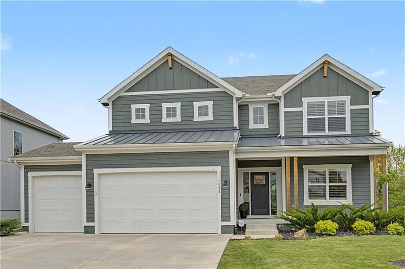 1422 SW Georgetown Dr, Lee's Summit, MO 64082
