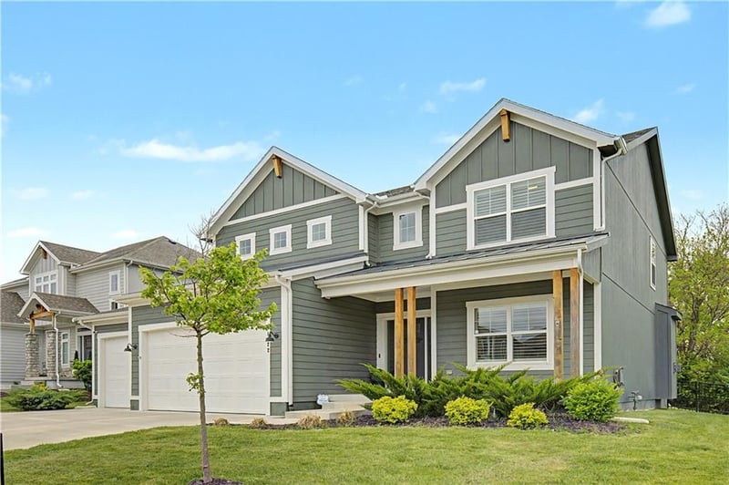 1422 SW Georgetown Dr, Lee's Summit, MO 64082