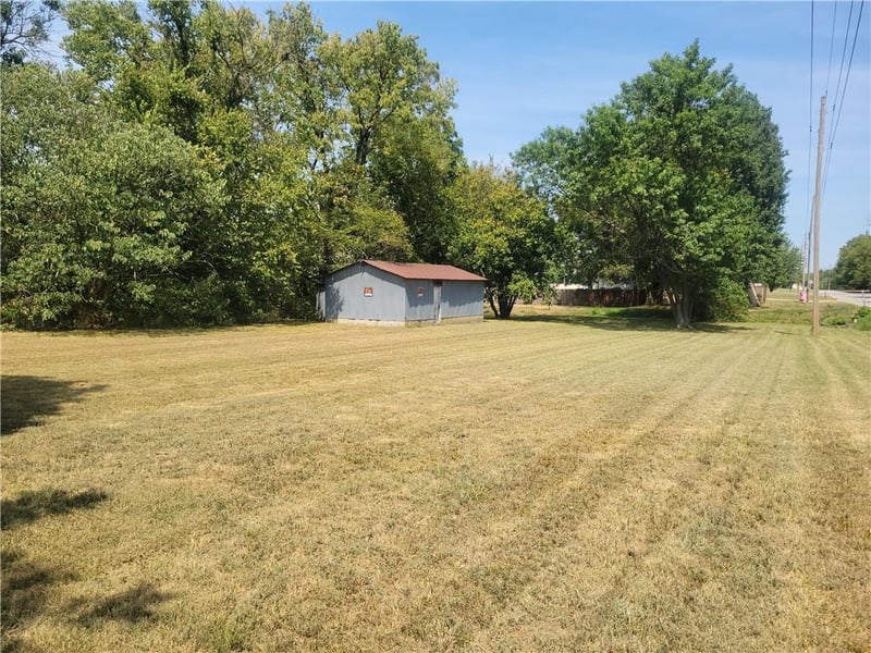 712 E Walnut St, Girard, KS 66743