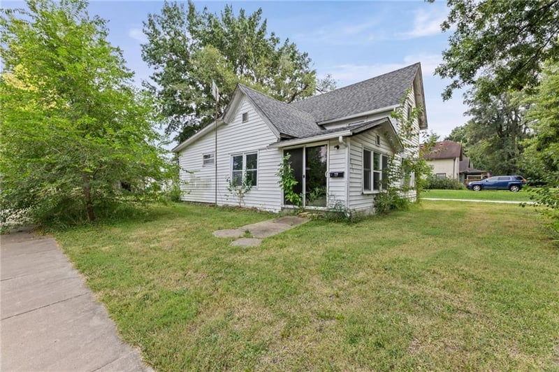 935 N Sycamore St, Ottawa, KS 66067