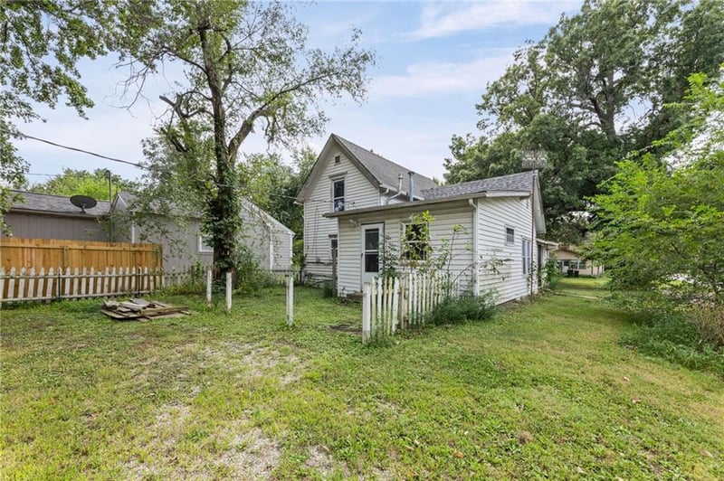 935 N Sycamore St, Ottawa, KS 66067