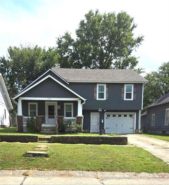 721 Parker Ave, Osawatomie, KS 66064