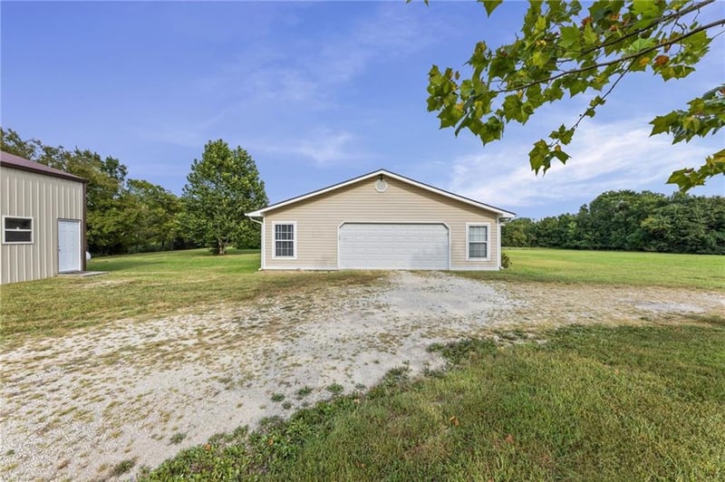 4473 Louisiana Rd, Ottawa, KS 66067