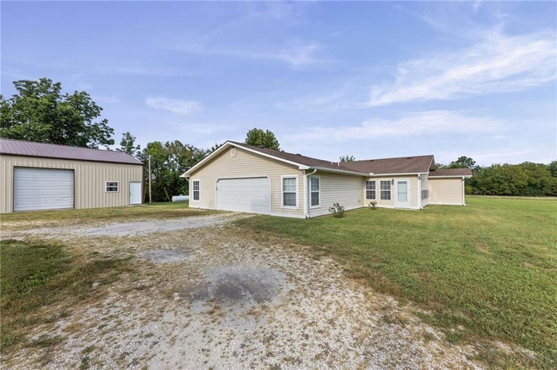 4473 Louisiana Rd, Ottawa, KS 66067