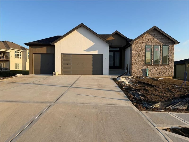 8409 NW 90th Ter, Kansas City, MO 64153
