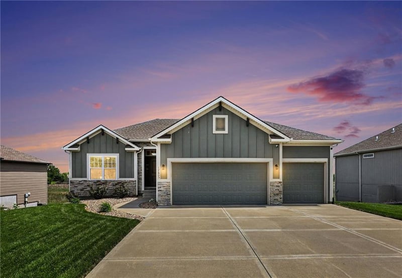 17605 Grey Hawke Rg, Smithville, MO 64089