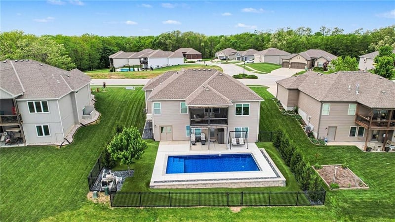 17605 Grey Hawke Rg, Smithville, MO 64089