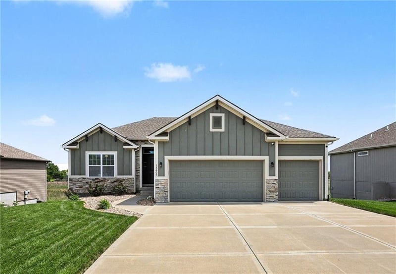 17605 Grey Hawke Rg, Smithville, MO 64089