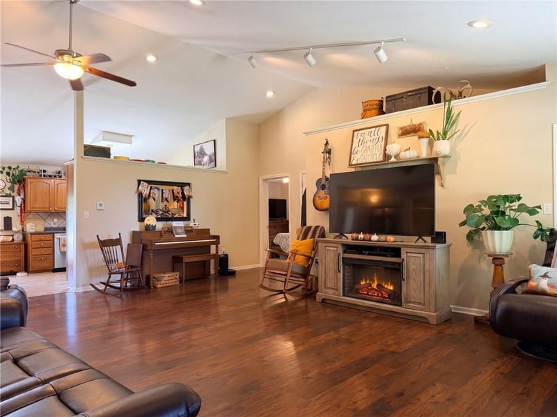 2306 Fisherman Rd, Trenton, MO 64683