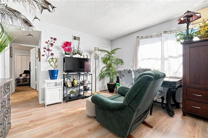 104 E Sunrise Dr, Belton, MO 64012