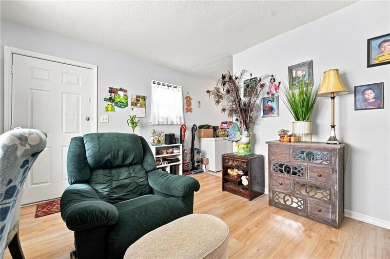 104 E Sunrise Dr, Belton, MO 64012