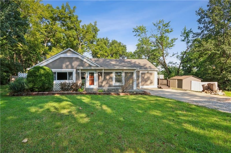 204 E 96th St, Kansas City, MO 64114