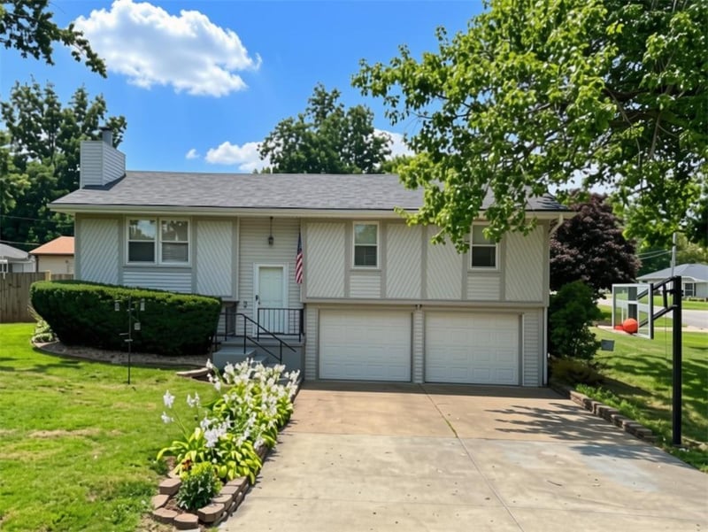 507 S 6th St, Savannah, MO 64485