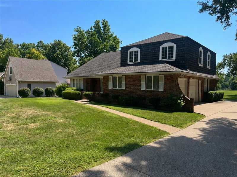508 NW Golfview Dr, Blue Springs, MO 64014