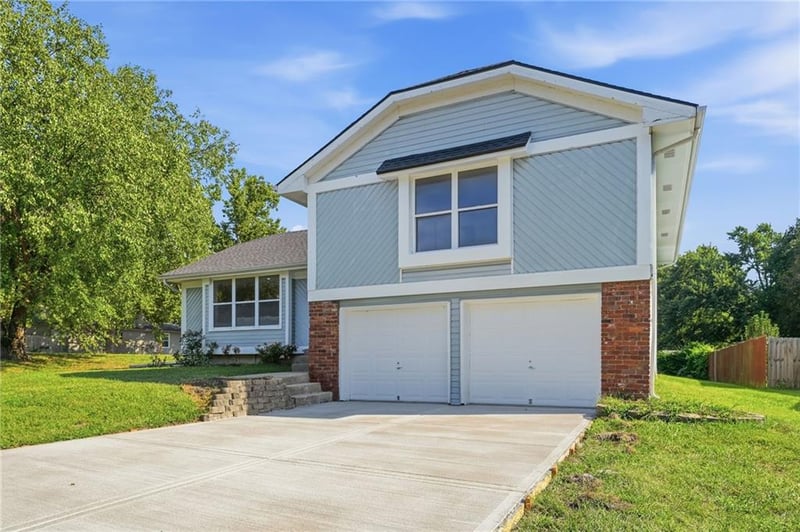6100 E 140th Pl, Grandview, MO 64030