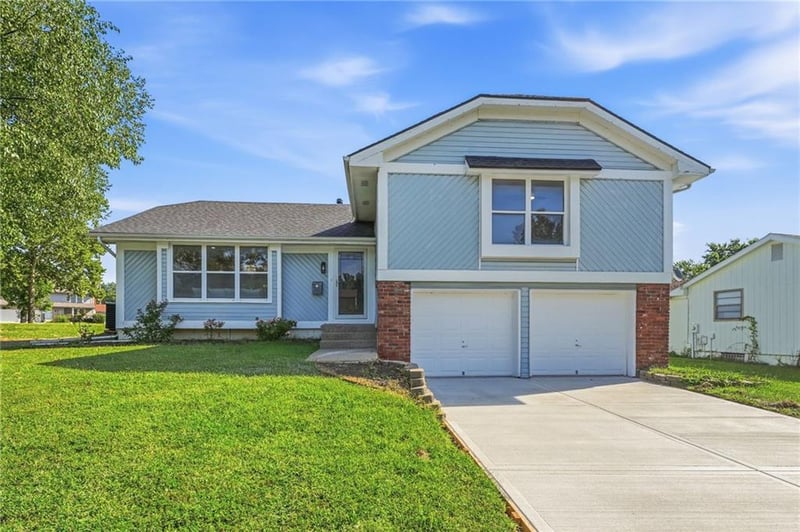6100 E 140th Pl, Grandview, MO 64030