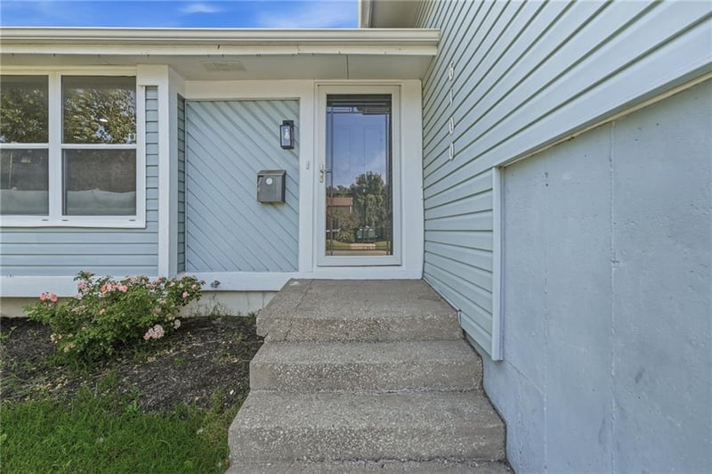6100 E 140th Pl, Grandview, MO 64030