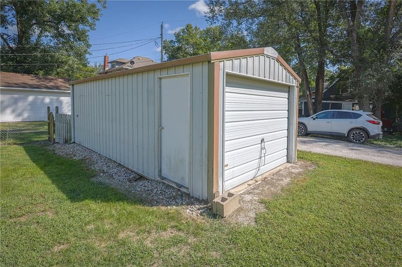 427 Benton Ave, Excelsior Springs, MO 64024