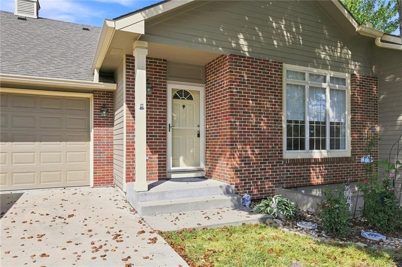 18665 W 158th Ter #400, Olathe, KS 66062
