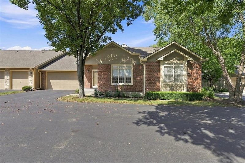 18665 W 158th Ter #400, Olathe, KS 66062
