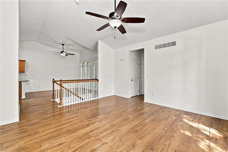 18665 W 158th Ter #400, Olathe, KS 66062