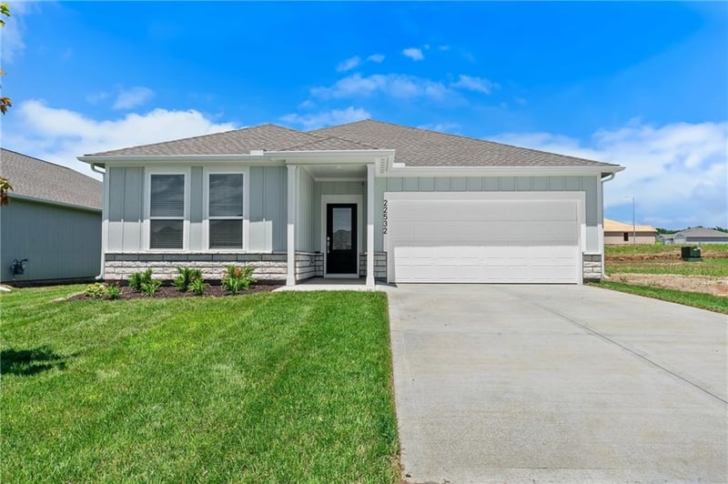 21335 Cleveland St, Spring Hill, KS 66083